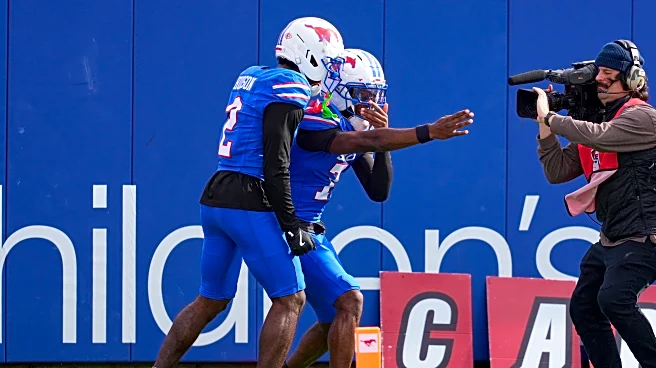 Kevin Jennings accounts for 4 TDs in SMU's victory over Louisville to keep ACC title hopes alive