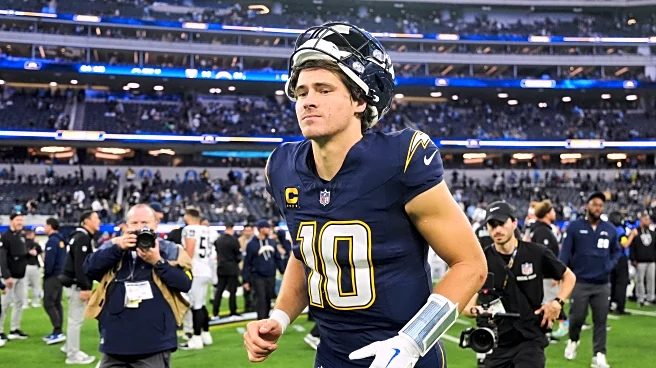 Justin Herbert expects to play with broken hand but Chargers and Eagles plan for contingencies