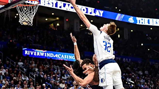 Gilgeous-Alexander's 33 points in 3 quarters power Thunder to 14th straight win