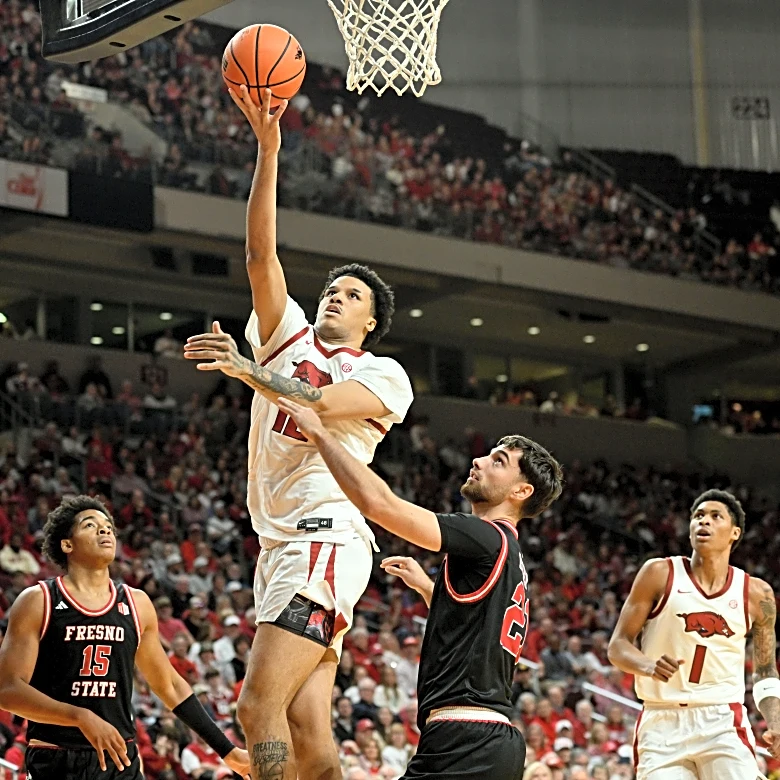 Acuff scores 18 points to lead No. 25 Arkansas over Fresno State 82-58