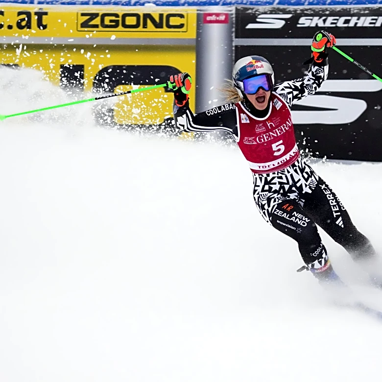 Robinson races to 2nd straight World Cup GS victory. Shiffrin finishes 6th.