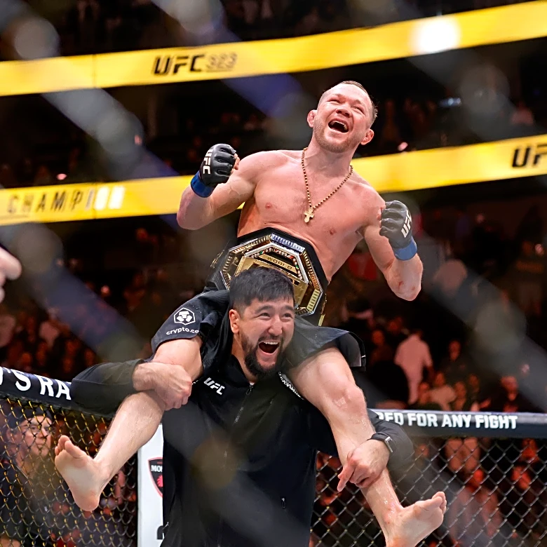 Petr Yan stunningly dominates Merab Dvalishvili to capture the bantamweight championship at UFC 323