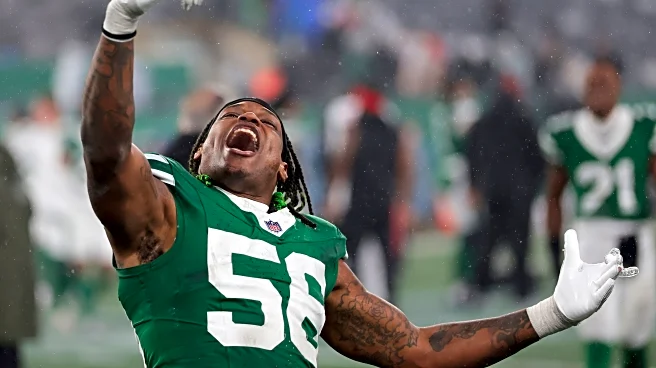 Quincy Williams arrives in Joker makeup for Jets' Gotham City game against Dolphins