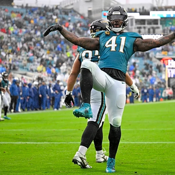 Daniel Jones hurt in Jaguars' 11th consecutive home win against the Colts, 36-19