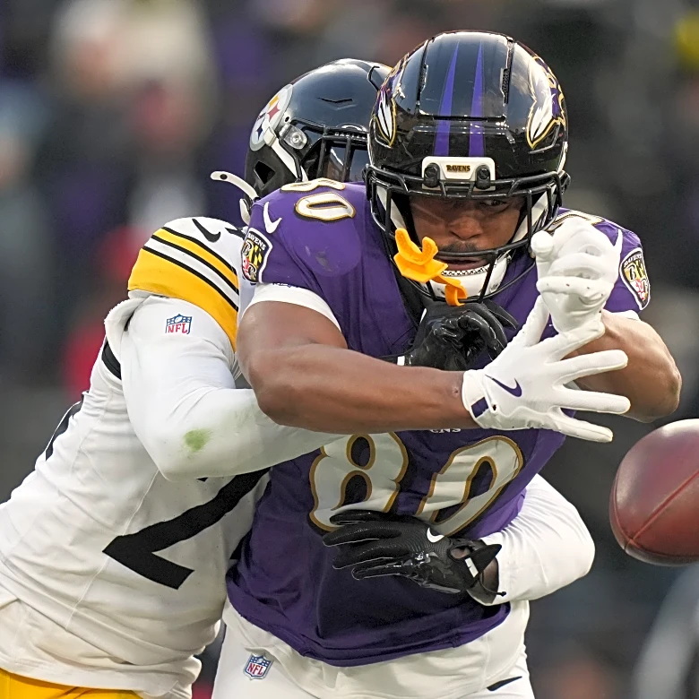 Late reversal helps Steelers hold on for 27-22 win over Ravens and sole possession of division lead