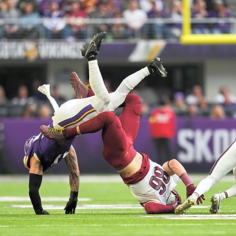 Commanders fear torn ACL for tight end Zach Ertz, lament loss of revered veteran