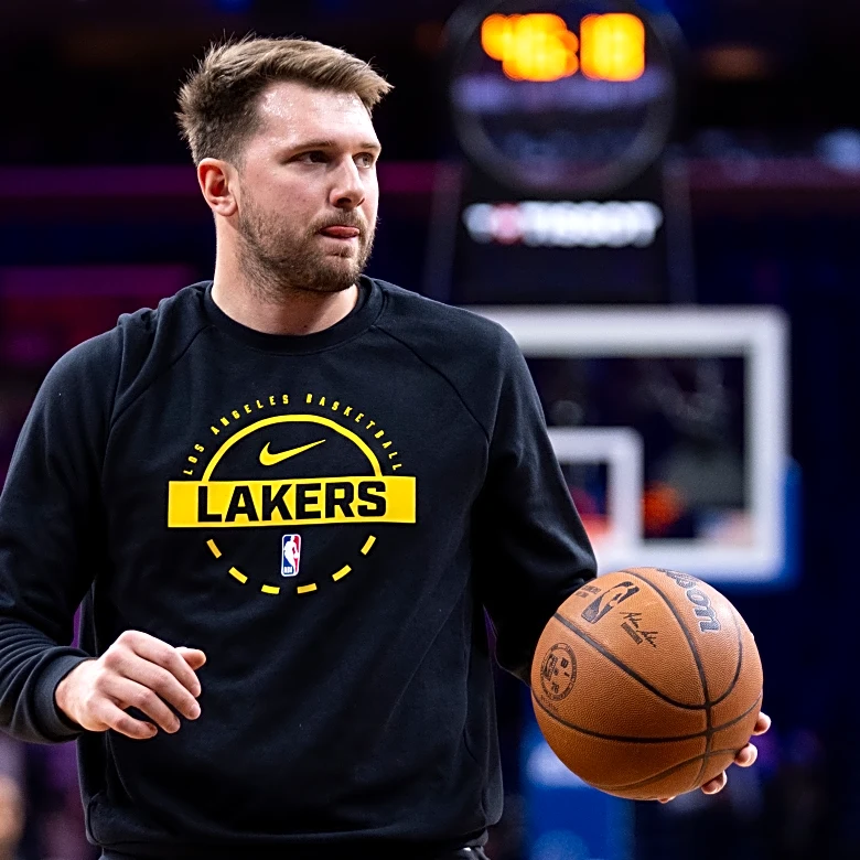 Doncic returns to Lakers' lineup following birth of daughter, James back from nagging sciatica