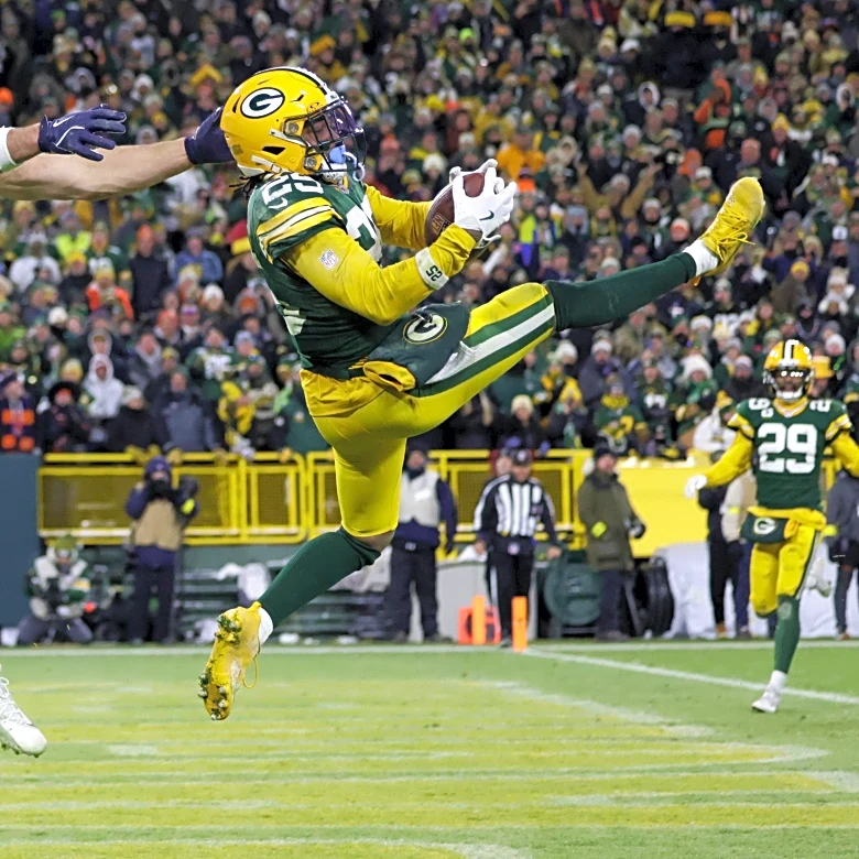 Keisean Nixon has game-sealing INT and Packers overtake Bears for NFC North lead with 28-21 win