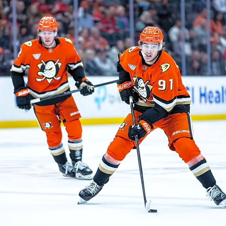 Leo Carlsson, rookie Beckett Sennecke lead first-place Ducks' 7-1 rout of road-weary Blackhawks