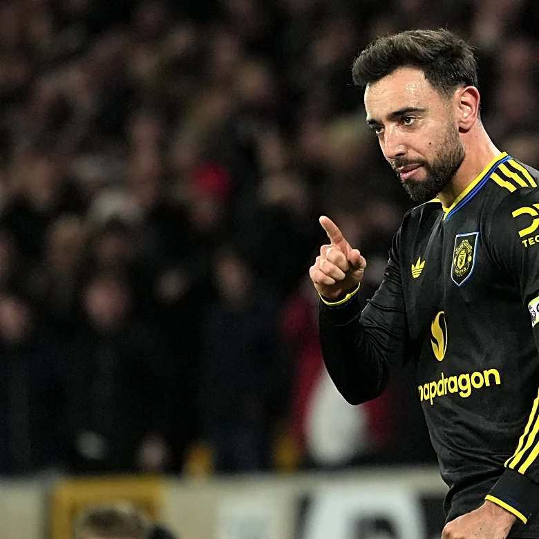 Two-goal Bruno Fernandes leads rampant Manchester United to 4-1 win at hapless Wolves