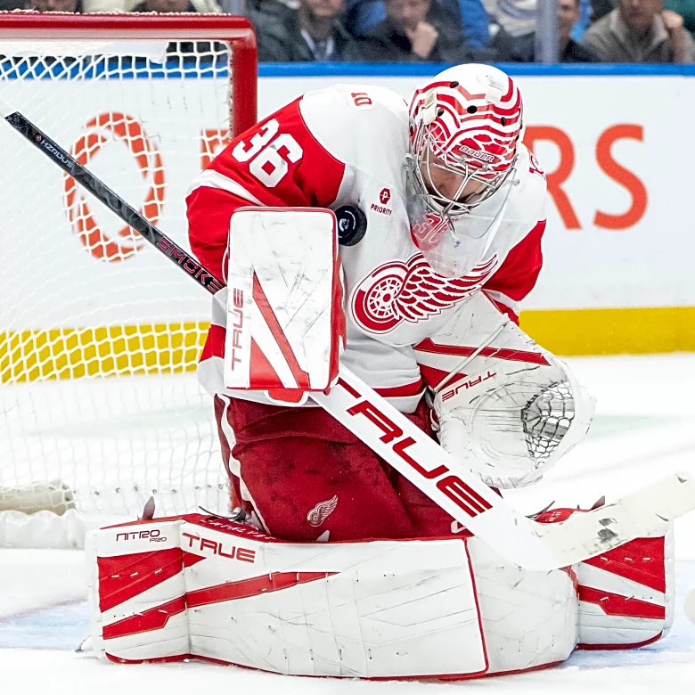 Gibson gets 1st shutout in almost 3 years as Red Wings blank Canucks 4-0