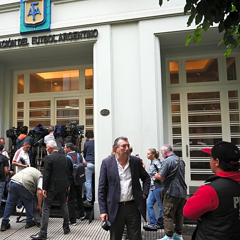 Police raid Argentine soccer clubs and AFA as part of investigation into alleged money laundering