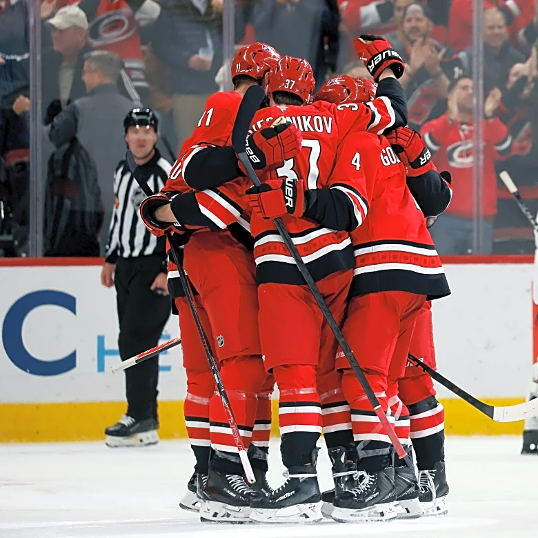 Hurricanes scored 3 goals in the third period to beat the Blue Jackets 4-1