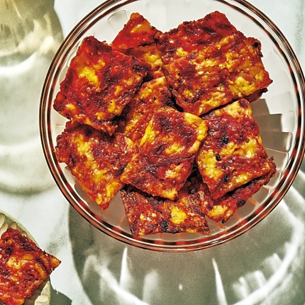 This Tuscan flatbread is a colorful, gluten-free alternative to classic crostini