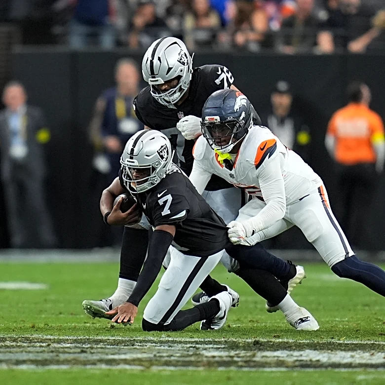 Raiders' Geno Smith misses practice with shoulder injury, status for game at Philadelphia uncertain