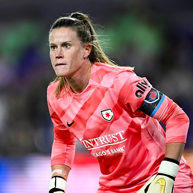 Goalkeeper Alyssa Naeher to remain with the NWSL's Chicago Stars through 2026