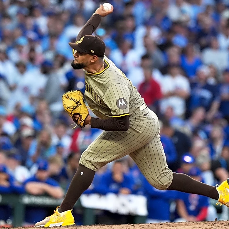 2-time All-Star reliever Robert Suarez and Atlanta Braves agree to $45 million, 3-year contract