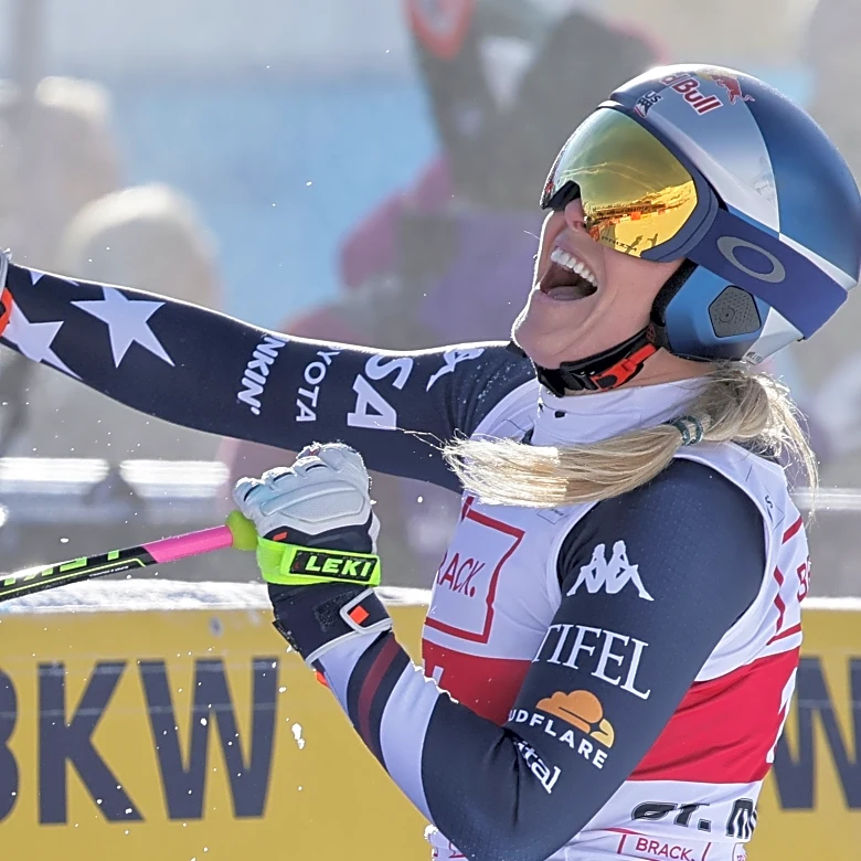 Remarkable Lindsey Vonn takes big lead in World Cup downhill with run to finish