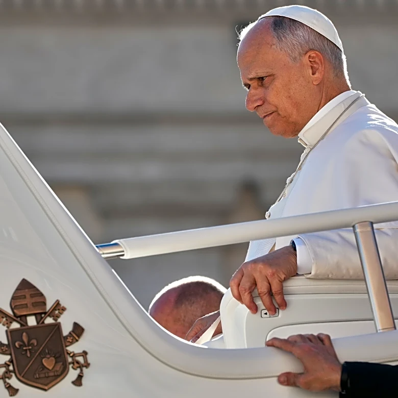 Pope meets with Italian secret agents and urges them to be ethical