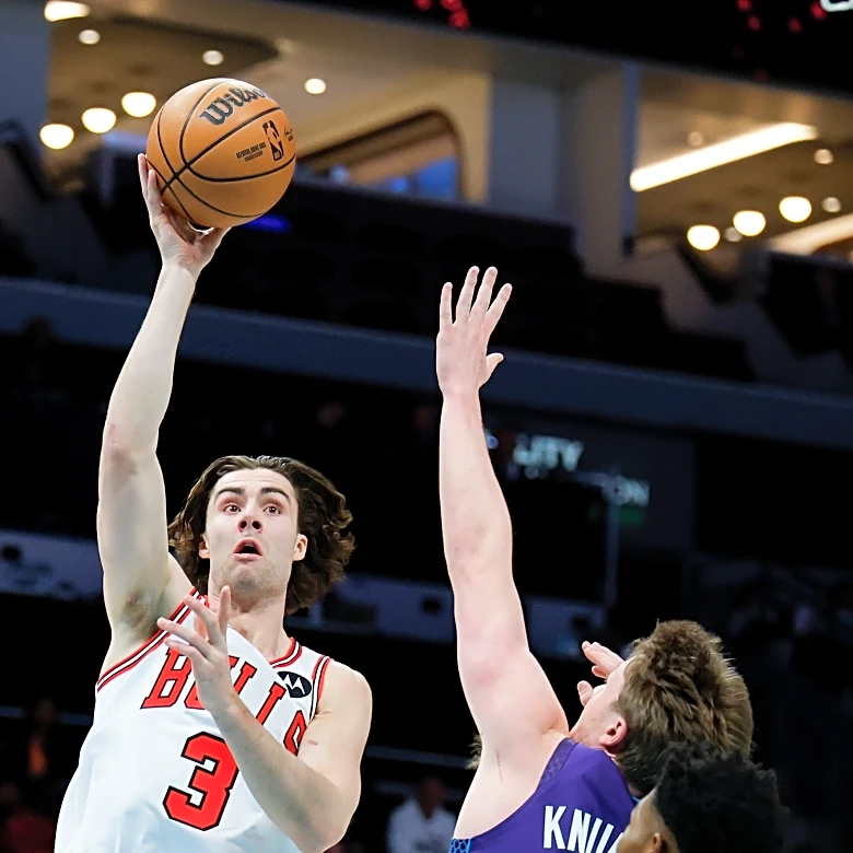 Josh Giddey scores 26 points, Bulls hang on to beat Hornets 129-126 to snap 7-game losing streak