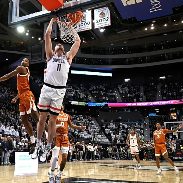 Karaban and Reed lift No. 5 UConn to 71-63 win over Texas in Huskies' final nonconference game