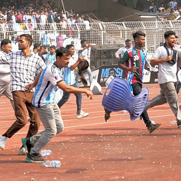 Messi's tour of India gets off to chaotic start with fans throwing bottles