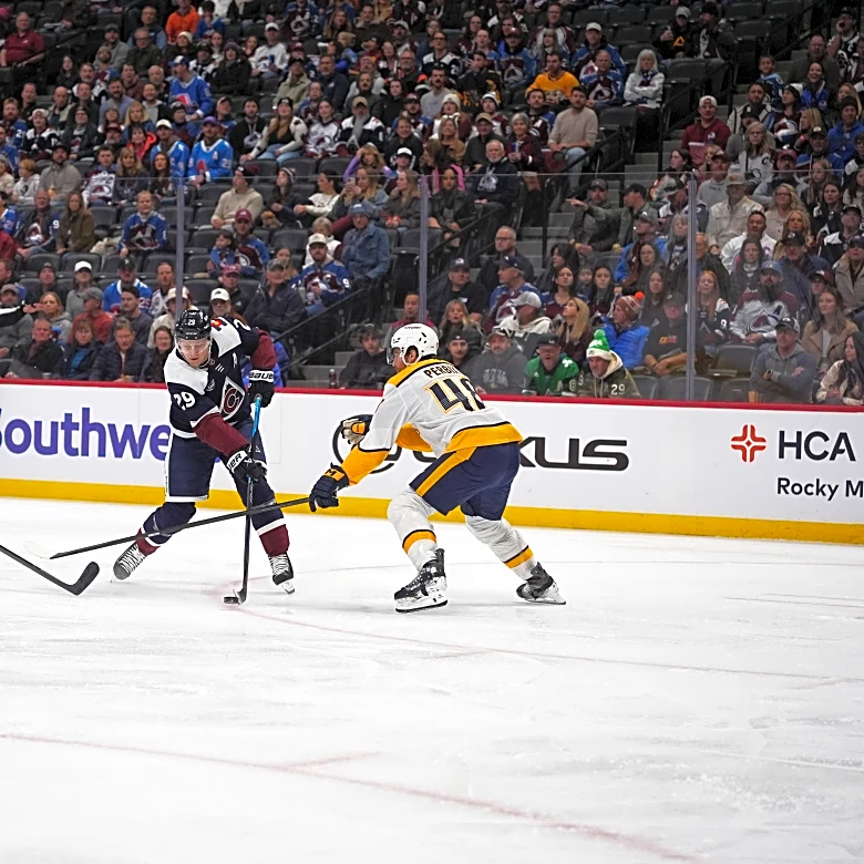 MacKinnon has goal and assist as Avalanche beat Predators 4-2 for 11th straight home win