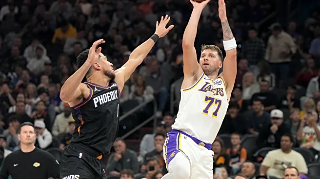 LeBron James hits 2 late free throws, Lakers beat Suns 116-114 after blowing 20-point lead