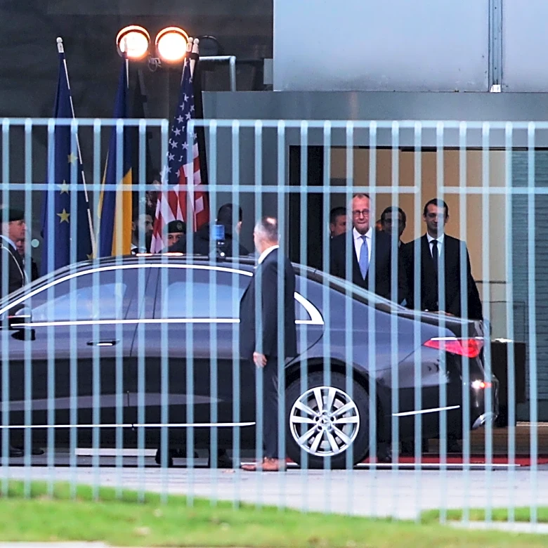 European leaders expected to cement support for Ukraine amid US pressure to accept peace deal