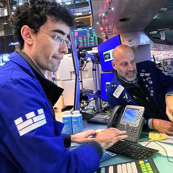 US stocks drift at the start of a week full of economic updates