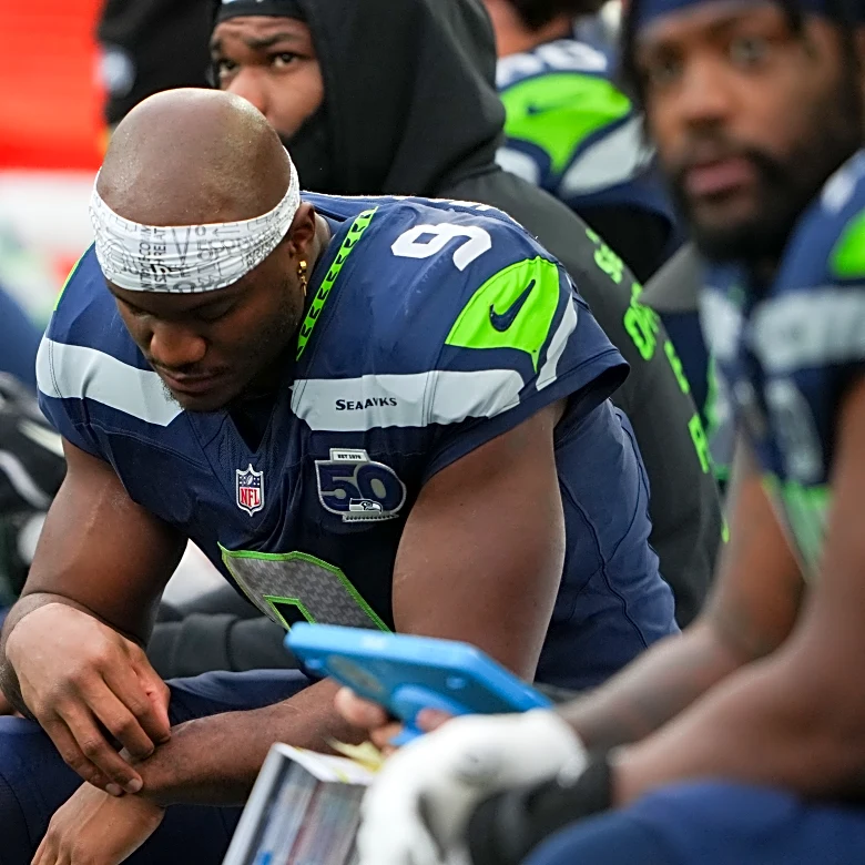Seahawks' struggles on offense continue as the playoffs loom