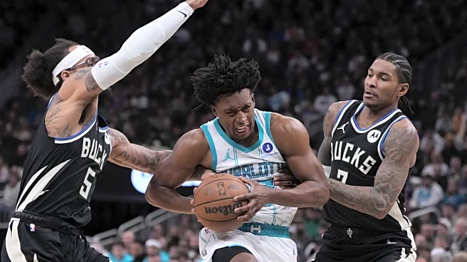 Antetokounmpo's dunk in closing seconds gives Bucks 122-121 win over Hornets