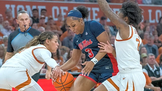 Lee scores 17 and makes clutch play to help No. 2 Texas survive No. 15 Mississippi 67-64