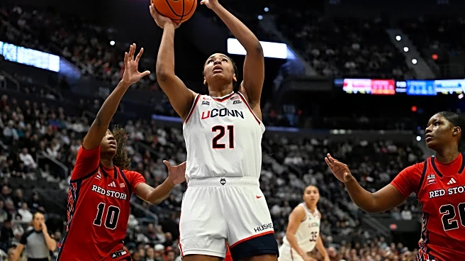 Strong, Fudd star as top-ranked UConn rolls past St. John's for 32nd consecutive victory