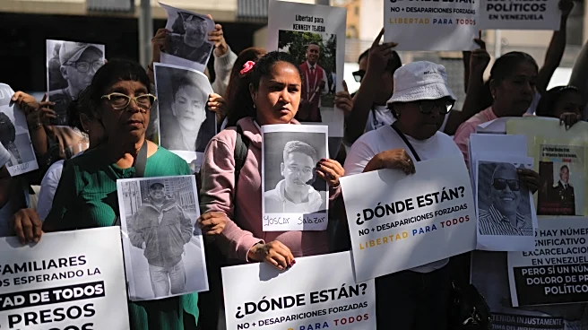 Families of Venezuelan prisoners demand their release after weeks of waiting outside prisons