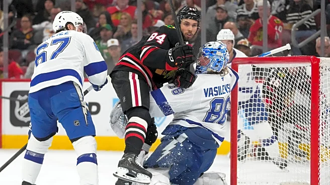 Lightning beat Blackhawks 2-1 in shootout in their 15th straight game without a regulation loss