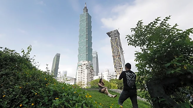 American rock climber Alex Honnold begins his ascent of the Taipei 101 skyscraper