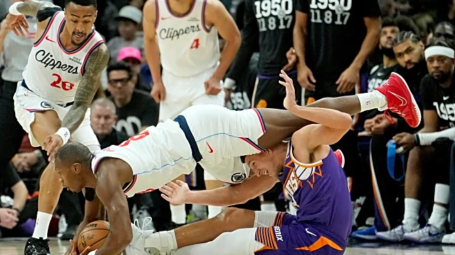 Leonard scores 25 points, Clippers resume winning ways with 117-93 rout of Suns