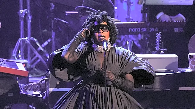 Ms. Lauryn Hill returns to the Grammys to pay tribute to D'Angelo, Roberta Flack