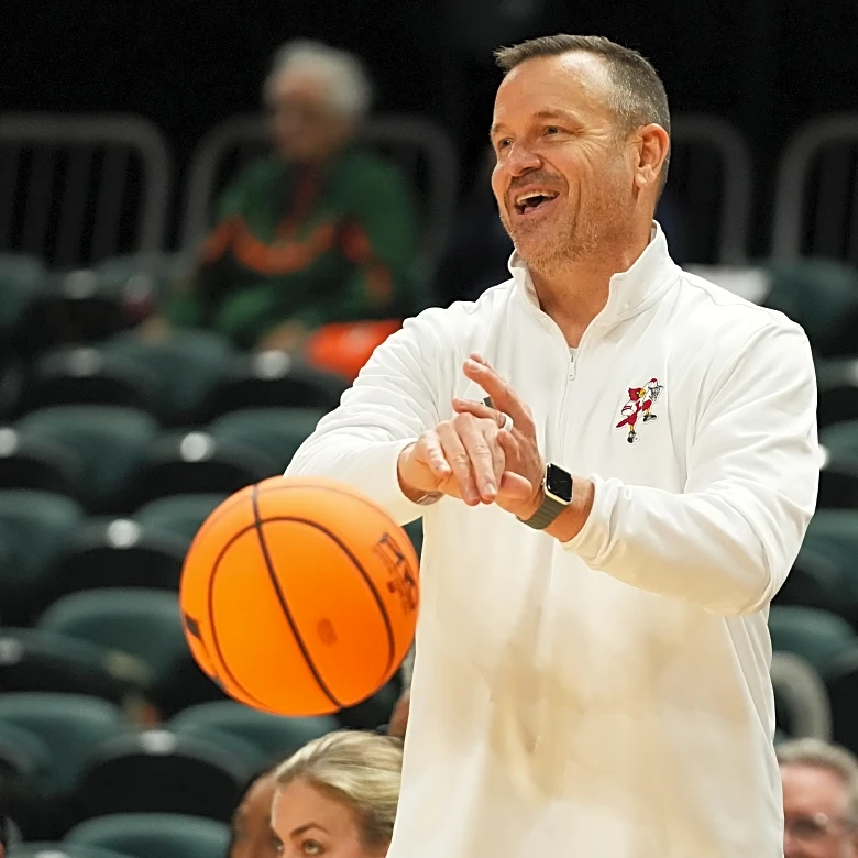 Louisville rises to 6th in AP women's Top 25, its best ranking in four years, UConn-UCLA 1-2