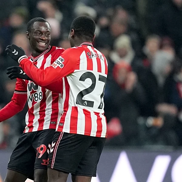 Diarra gets Sunderland off on the right foot in drubbing of Burnley