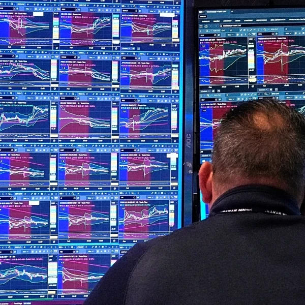 Asian shares drop after Wall Street retreats thanks to sinking tech stocks