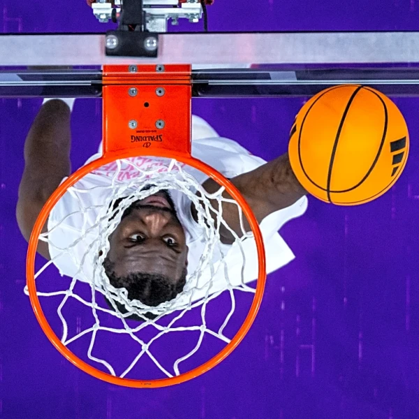 Stirtz scores 22 as Iowa beats Washington 84-74, extends win streak to 5 games