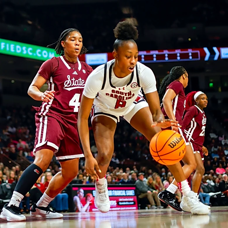 Edwards scores 21, surpasses 1,000 career points in No. 3 South Carolina's 88-45 win over Bulldogs