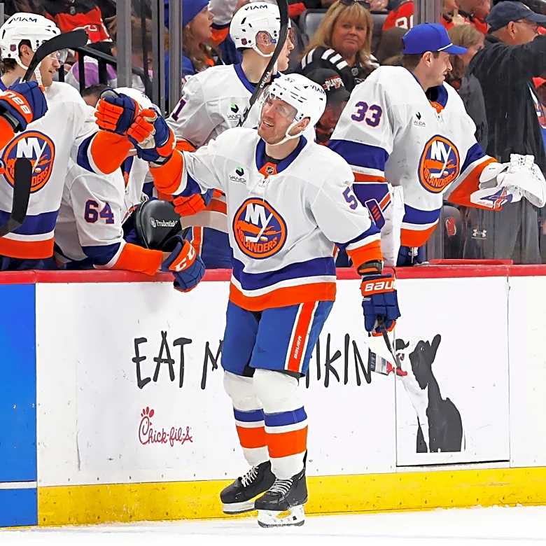 Bo Horvat's late goal lifts Islanders to 3-1 win over Devils