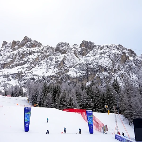 Lindsey Vonn ready for her first Olympic downhill training run to test injured left knee