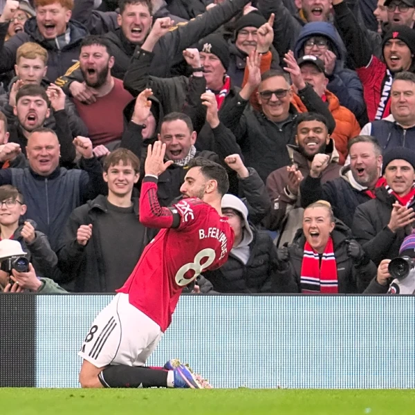 Man United wins again to make it four in a row for Carrick, Arsenal extends lead to 9 points