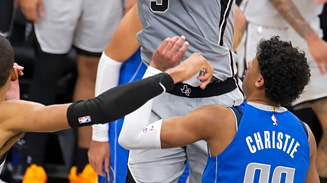 Castle's 40-point triple-double fuels surging Spurs past Mavericks for 4th straight victory