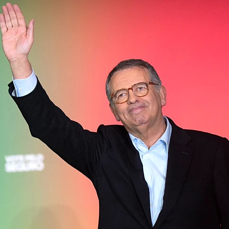 Portugal chooses between a moderate and a populist in runoff presidential election