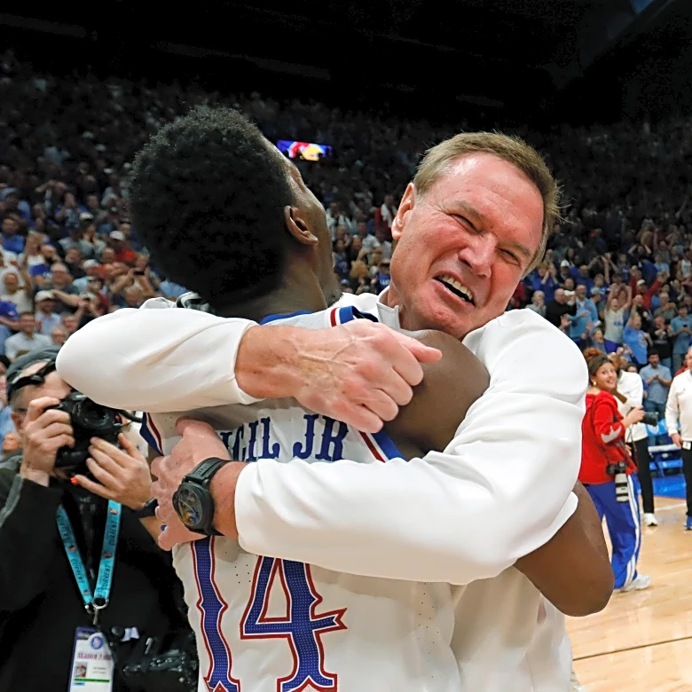 No. 9 Kansas beats top-ranked Arizona 82-78 for 8th straight win, back in contention in Big 12